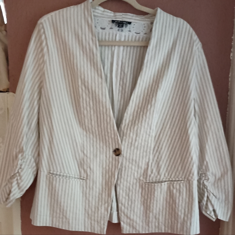 Roz & Ali Cream and White Striped Blazer